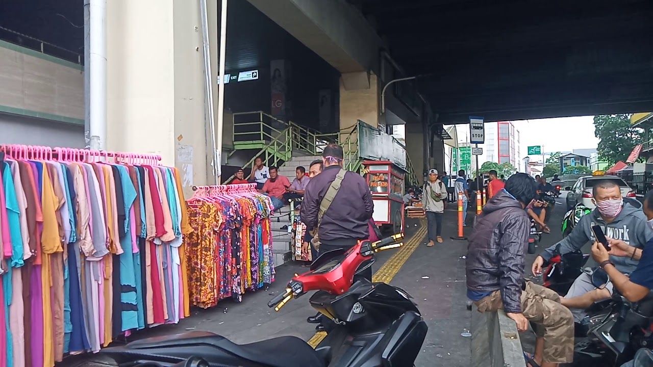 Aktivitas pedagang  di tanah  abang  YouTube