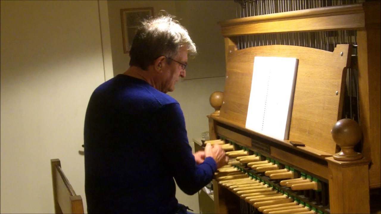 J. S. Bach preludium for lute bwv 998, played by Peter Bremer