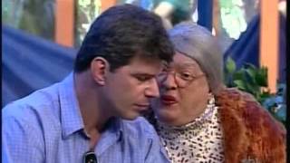 A Velha Surda e o ator Raul Gazolla nA Praça é Nossa (2000)