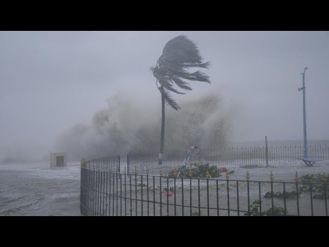 Crashing waves as cyclone hits eastern India