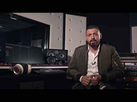      عمر الصباغ في الاستوديو