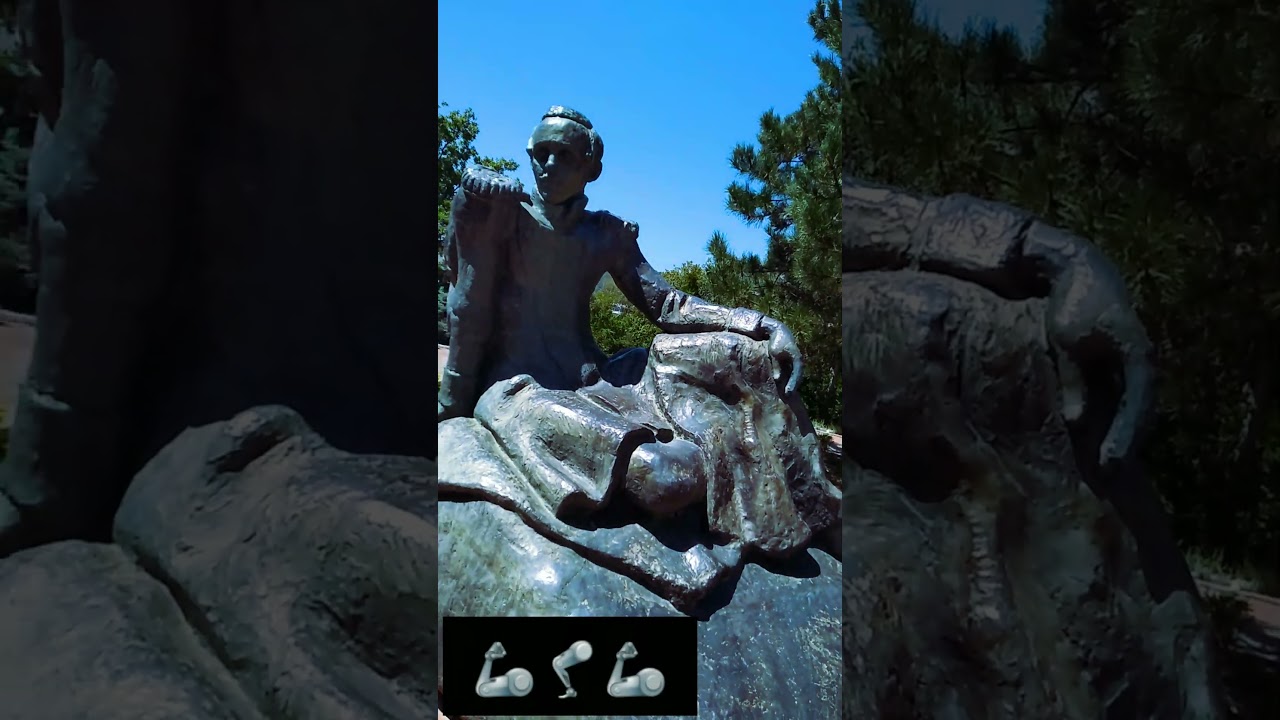 памятник с эполетом