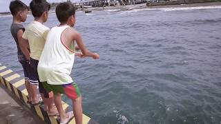 Infanta, Quezon | Watch how kids do fishing in Dinahican