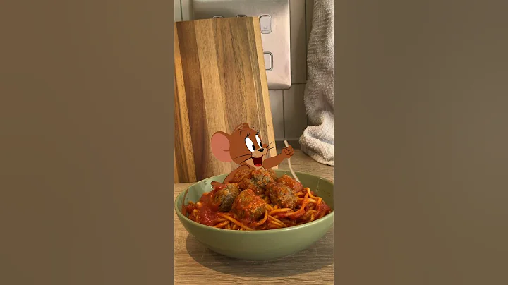 Spaghetti Bowl Bath Goes Wrong | Tom and Jerry | Watch more on Boomerang #Shorts