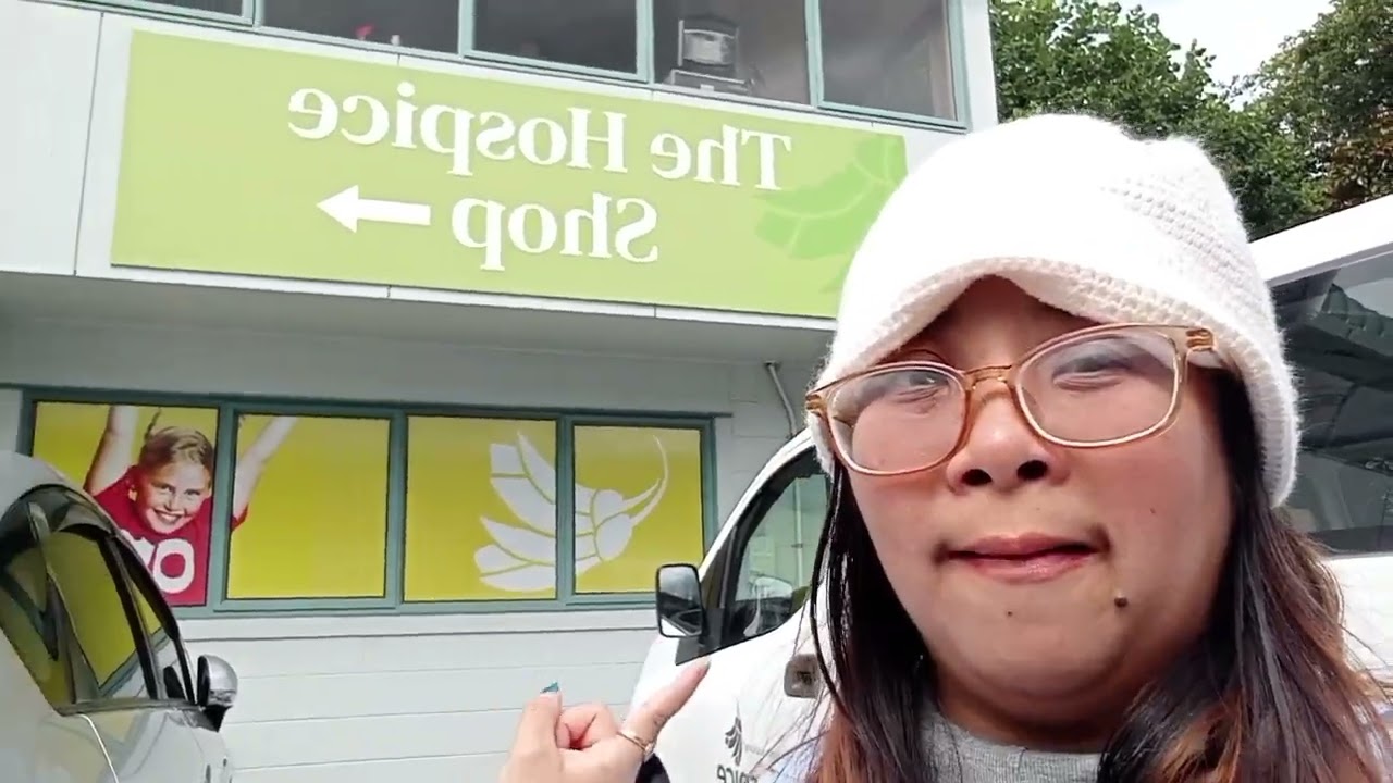 New Zealand 🇳🇿 Diaries: Crackerjack & The Hospice ( not so typical thrifstore )