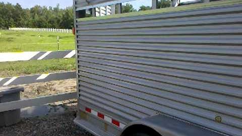 2006 FEATHERLITE 4 HORSE TRAILER