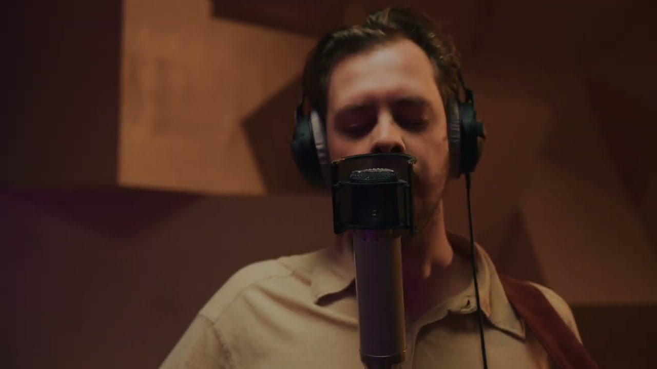 Brent Beukelaer recording a live session at Moon Music Studios