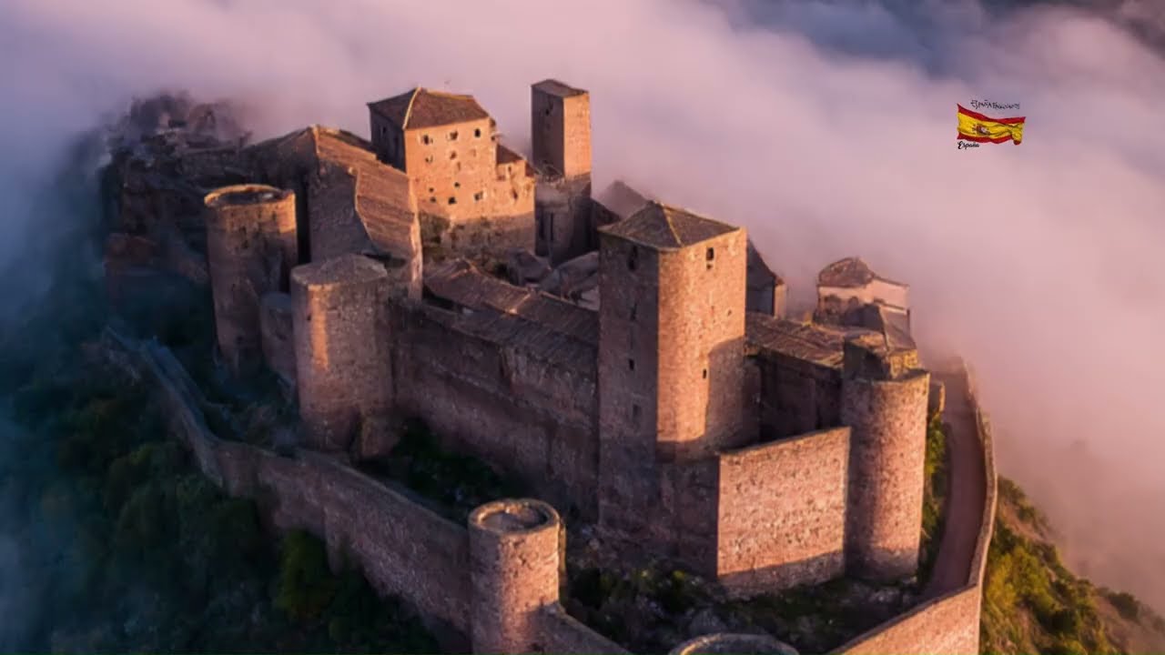 Los Fantasmas del Castillo de Cardona: El Parador Más Embrujado de España 