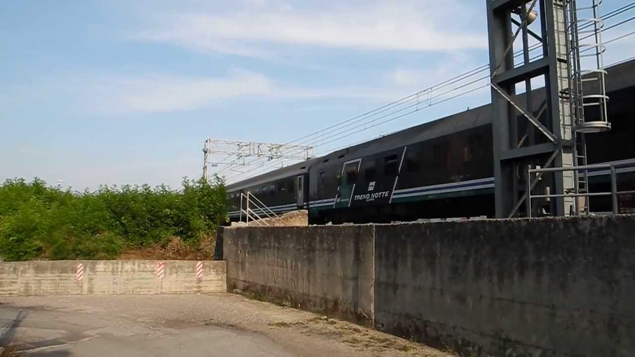 E655.540 Grigio Blu + 14 carrozze (Letti - Cuccette - UIC-Z - Medie distanze) per il rolling dispari