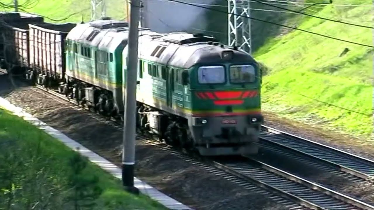 LG 2M62M-1164 with freight train in Paneriai railway station (2008)