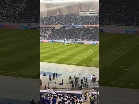 صافرات استهجان أثناء نزول لاعبي أوراوا