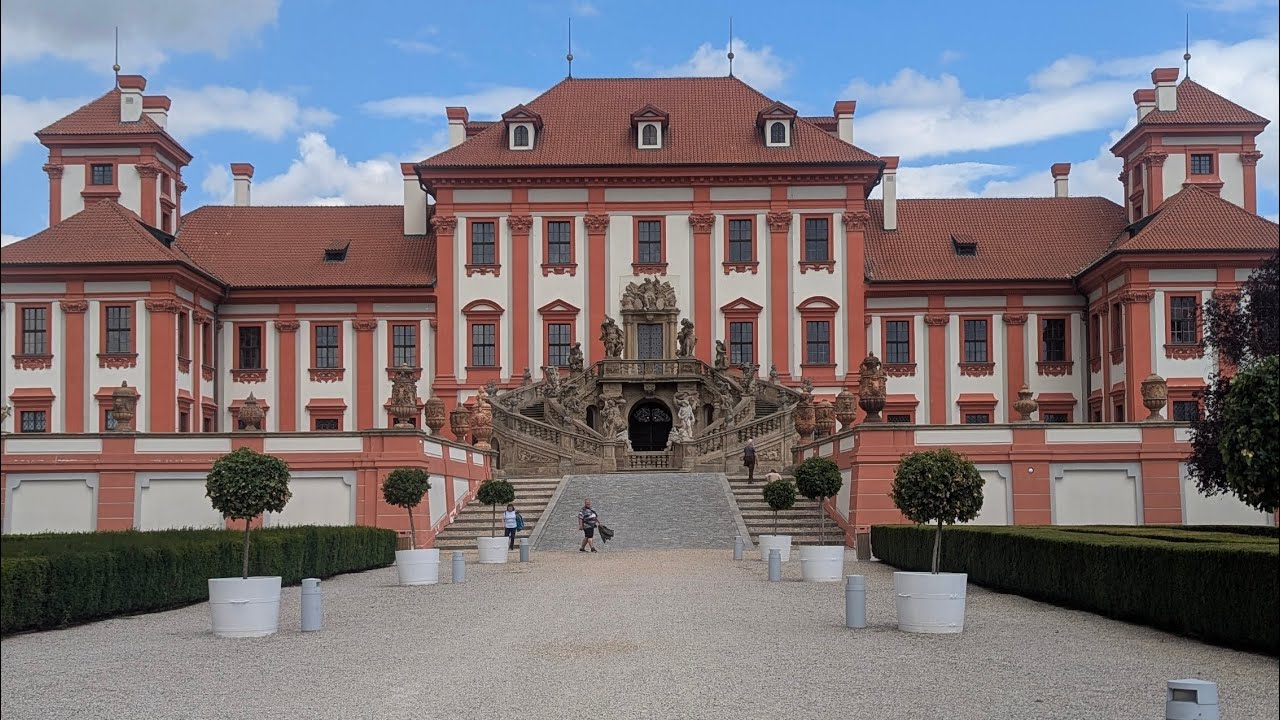 Troja Palace, labyrint and garden, walking tour