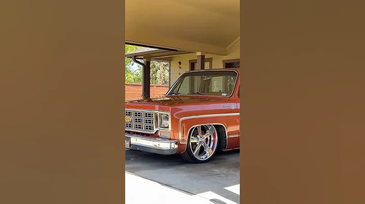 La Scottsdale Chevy C10 🍊 #scottsdale #chevyc10 #c10 #squarebodychevy #squarebody #droppedtrucks