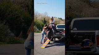 Download Lagu Unloading the bike from the pickup with Charlotte on it! Tough, but done. ✅ 💪🏻 MP3