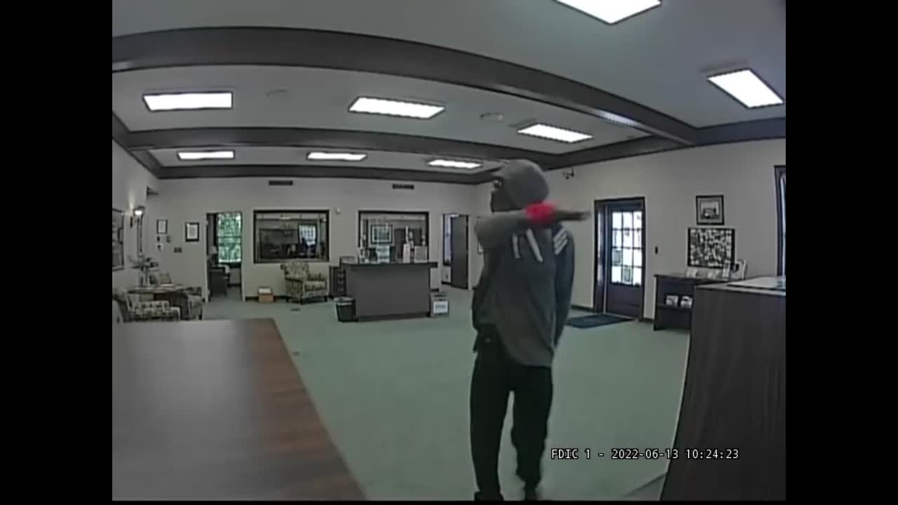 WATCH NOW Bank robbery caught on video Piedmont Federal in Clemmons