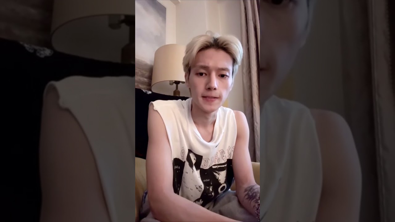 Wooyoung started working out again.. (Live pop 250713) - YouTube