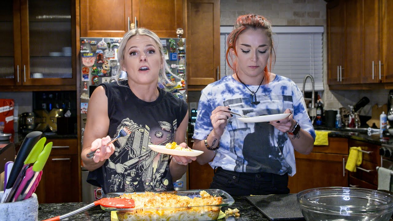 Candice LeRae and Tegan Nox make buffalo chicken mac & cheese: Superstar Home Cooking