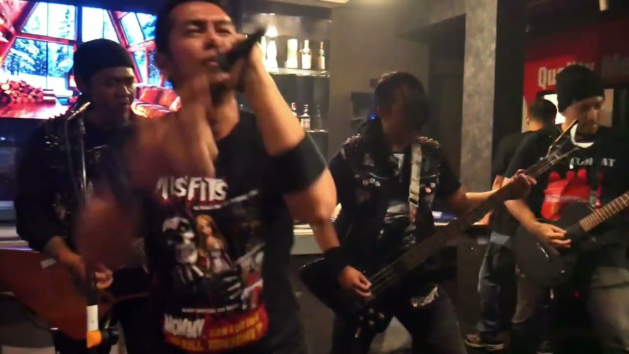 West Combat - The Exploited Sea of Blood Cover - Live @KopiRevolusi