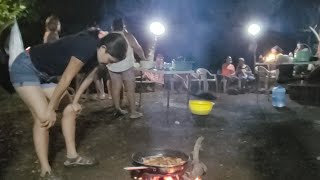 ⁣NOCHE DE ACAMPAR CON ALGUNOS BICHOS