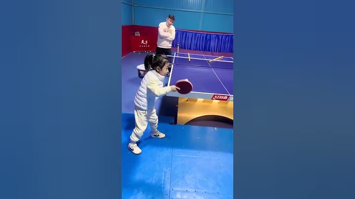 小朋友身高是硬伤，撤掉14公分高的垫台发下旋球可就够不着了。#王楚钦 #孙颖莎 #亚洲杯 #提升专注力 #乒乓球