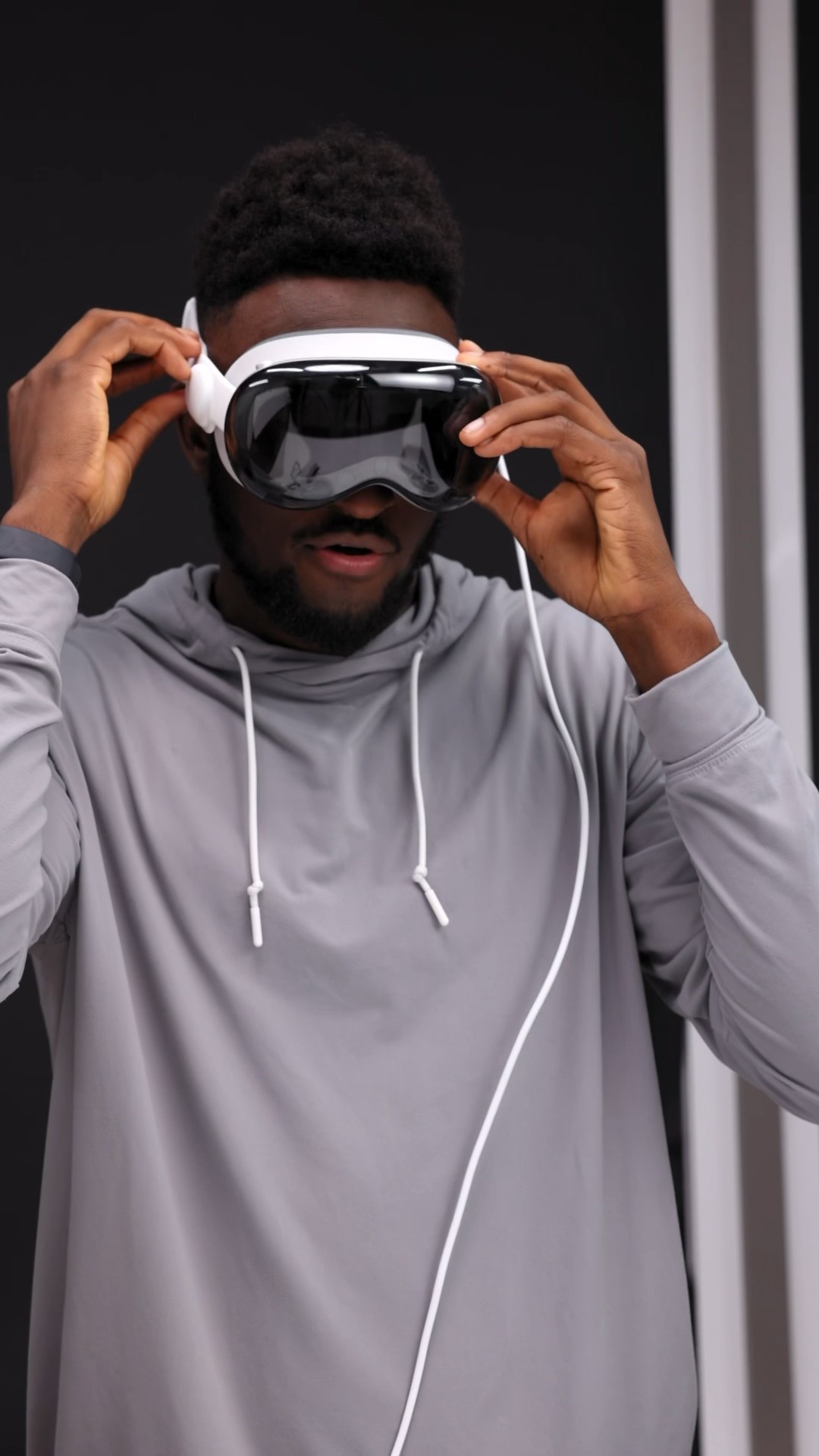$3500 Apple Vision Pro: What Comes in the Box!