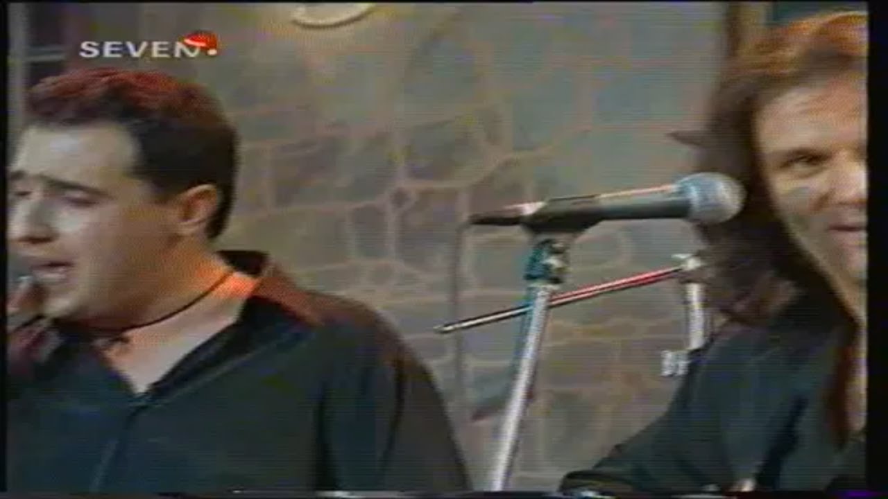 ΜΟΔΙΣΤΡΕΣ ΚΑΙ ΚΟΜΜΩΤΡΙΕΣ -ΘΆΛΛΑΞΩ ΣΠΙΤΙ ΚΑΙ ΘΑ ΄ΡΘΩ. ΠΑΝΟΣ ΛΑΛΕΖΑΣ