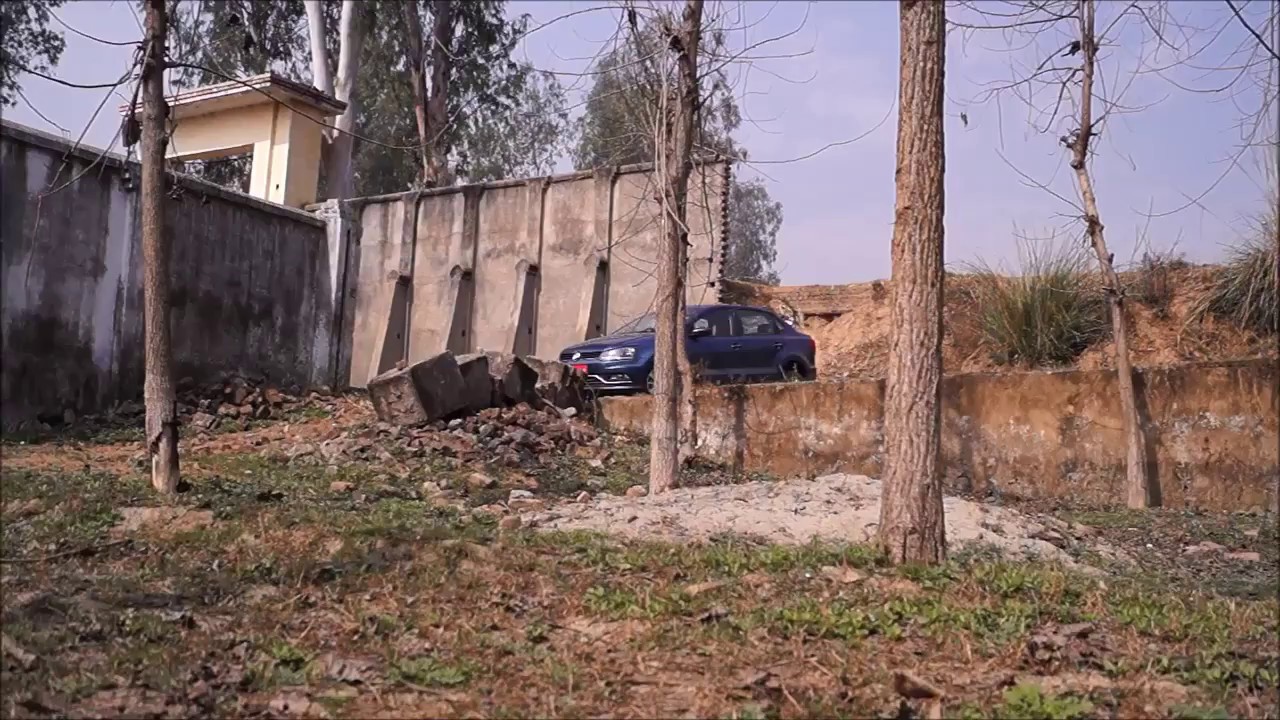 Taking Volkswagen Ameo TDi DSG Off Road (© The Automotive India)