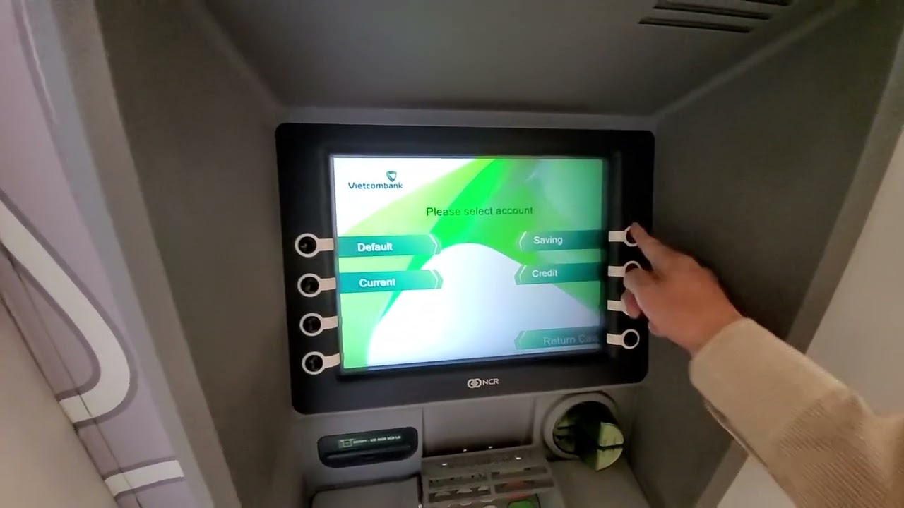 SMBC プレスティア キャッシュカードで、カンボジア　ホーチミンの高島屋でお金をおろす