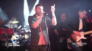 Uno Band esta conformada por: Arturo Rondon - compositor / cantante...