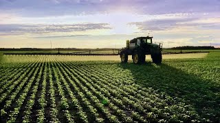 Spraying soybeans with a John Deere R4045 and a Hagie STS 12 Season 2 Episode 13