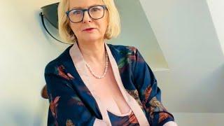 The navy nylons, Episode 2, The stocking stories