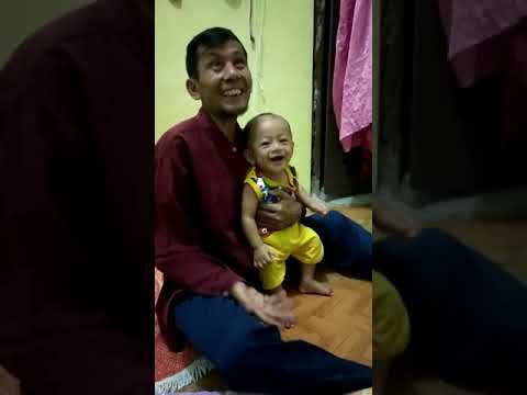 Anak kecil lebih suka mainan plastik ketimbang mainan yang Anak kecil lebih suka mainan plastik ketimbang mainan yang