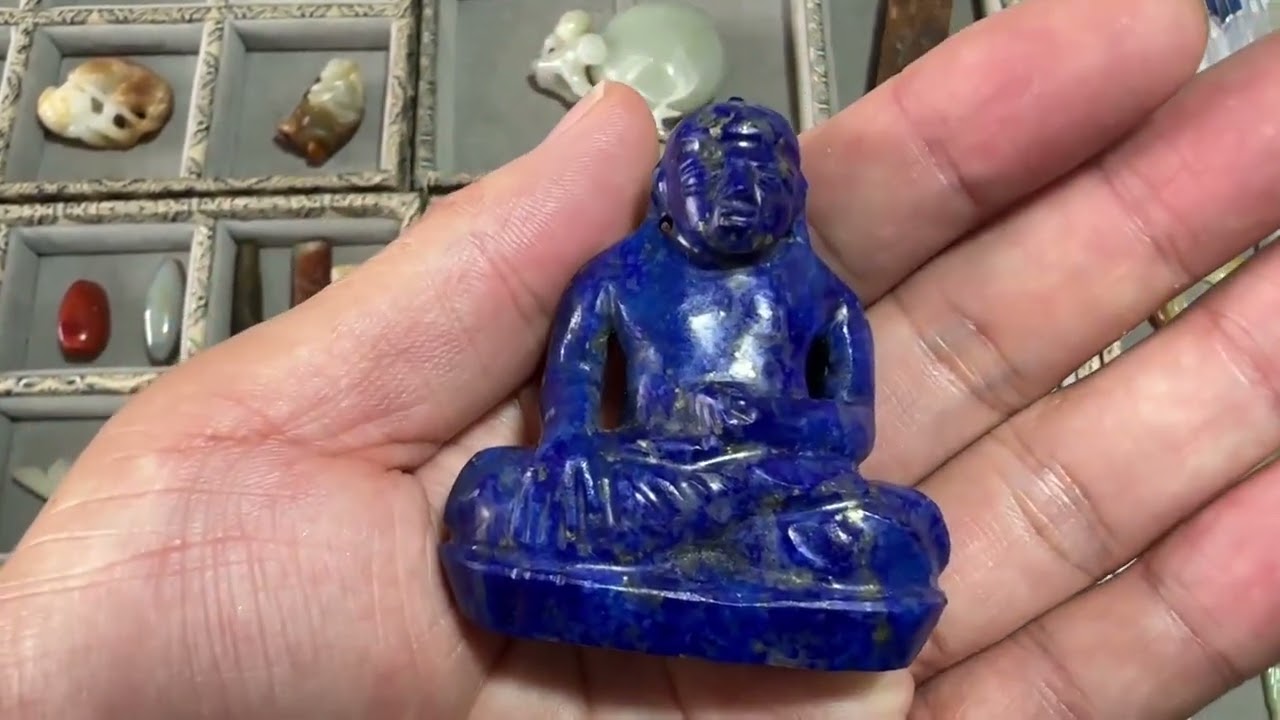 斌哥逛古玩摊又被“惊”到 一床全是宝贝 直呼不可思议 尤其这马