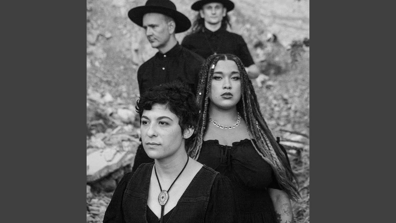 在 YouTube 上觀看「Wilderness (Live at the Hotel Cafe)」 在 YouTube 上觀看「Wilderness (Live at the Hotel Cafe)」