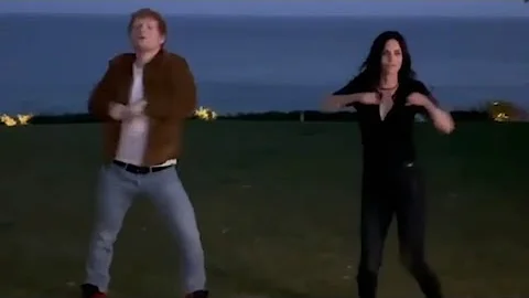 Ed Sheeran and Courteney Cox Dancing "Friends Reun...