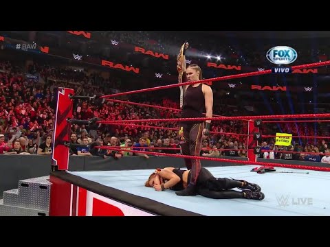Ronda Rousey ataca a Becky Lynch  - WWE Raw 04/03/2019 (En Español)