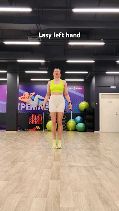 Right hand's working, left hand's just imitating #jumprope #eminem