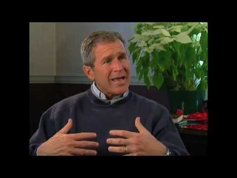 Vídeo: George W. Bush va posar una corona de flors en record de les víctimes de l'atac terrorista