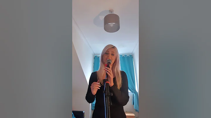Hazel Stevenson 'White Christmas'