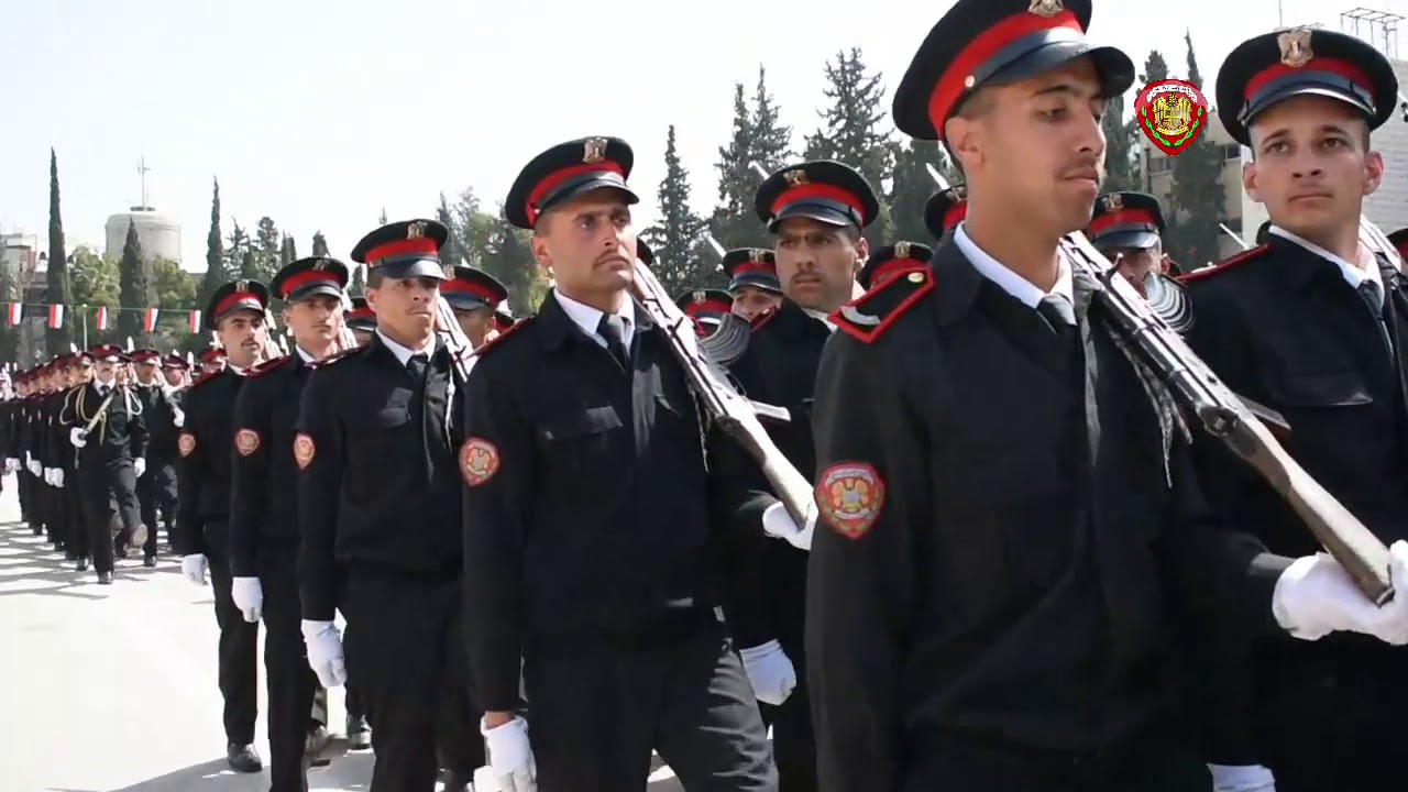 جانب من مراسم تخريج دفعة جديدة من دورات صف ضباط وأفراد بمختلف الإختصاصات في كلية الشرطة بدمشق