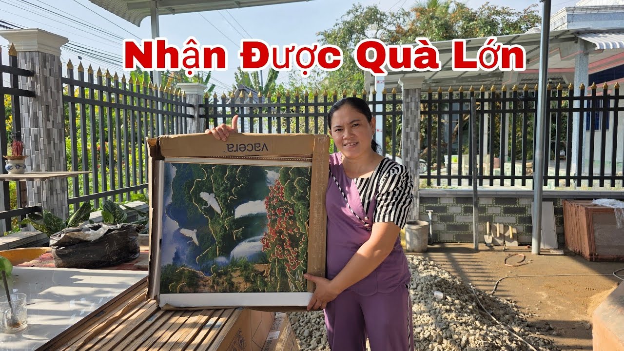 Gia Đình Nhận Được Quà Từ Cô ở Úc | TTVlog 