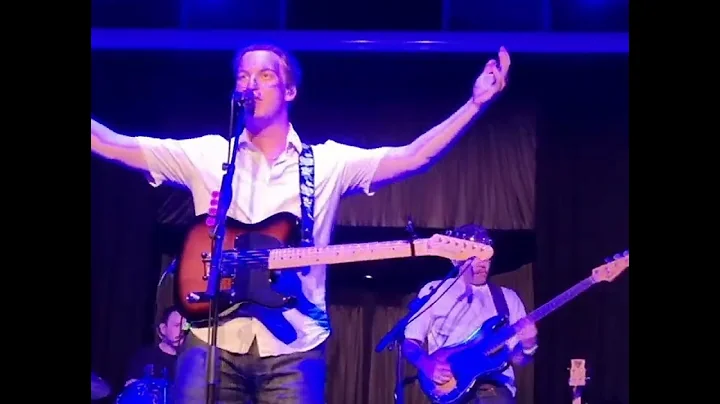 George Ezra - Green Green Grass (Live) Trowbridge ...