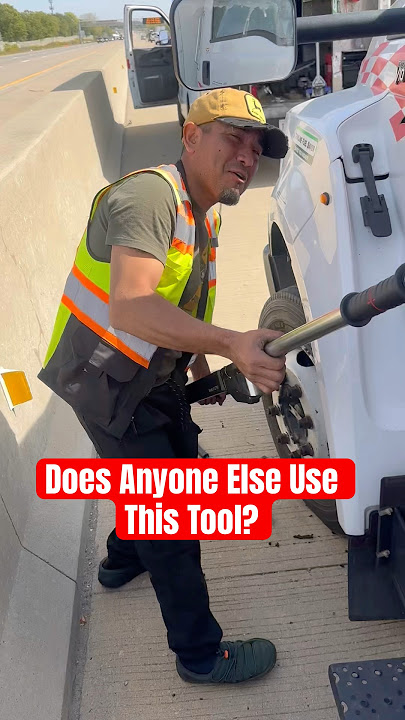 🛟 Was He Doing That Correctly?  🧠#roadsidegenius #automobile #roadsideassistance #carbreakdown