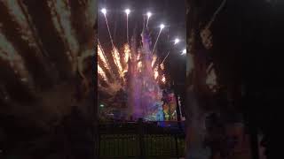 Disneyland Paris fireworks Frozen theme with Anna & Elsa projection