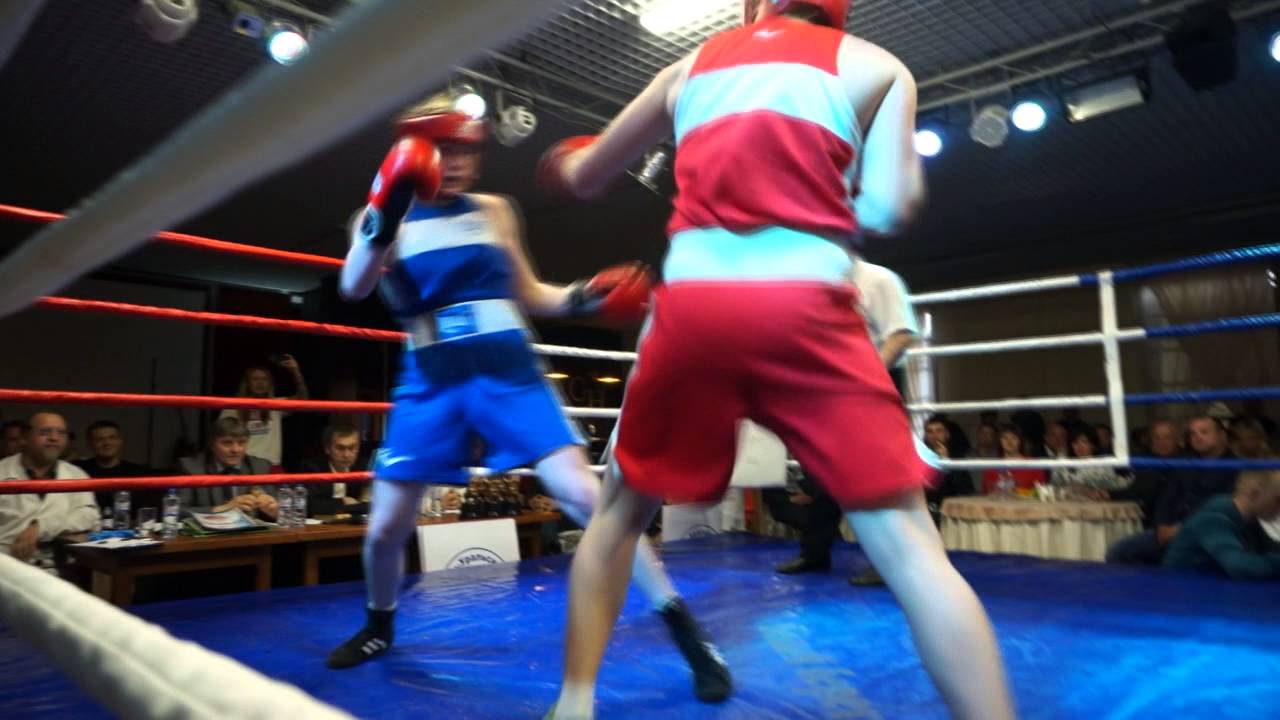 D.M.G. l Драка в телефонной будке - Жунёва Кристина VS Орлова Людмила рэпер хаски