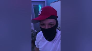 King Ace play’s unreleased song (Instagram Live)