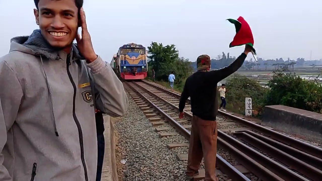 ট্রেন লাইনের কাজ চলতেছে।। Work on the train line is underway.