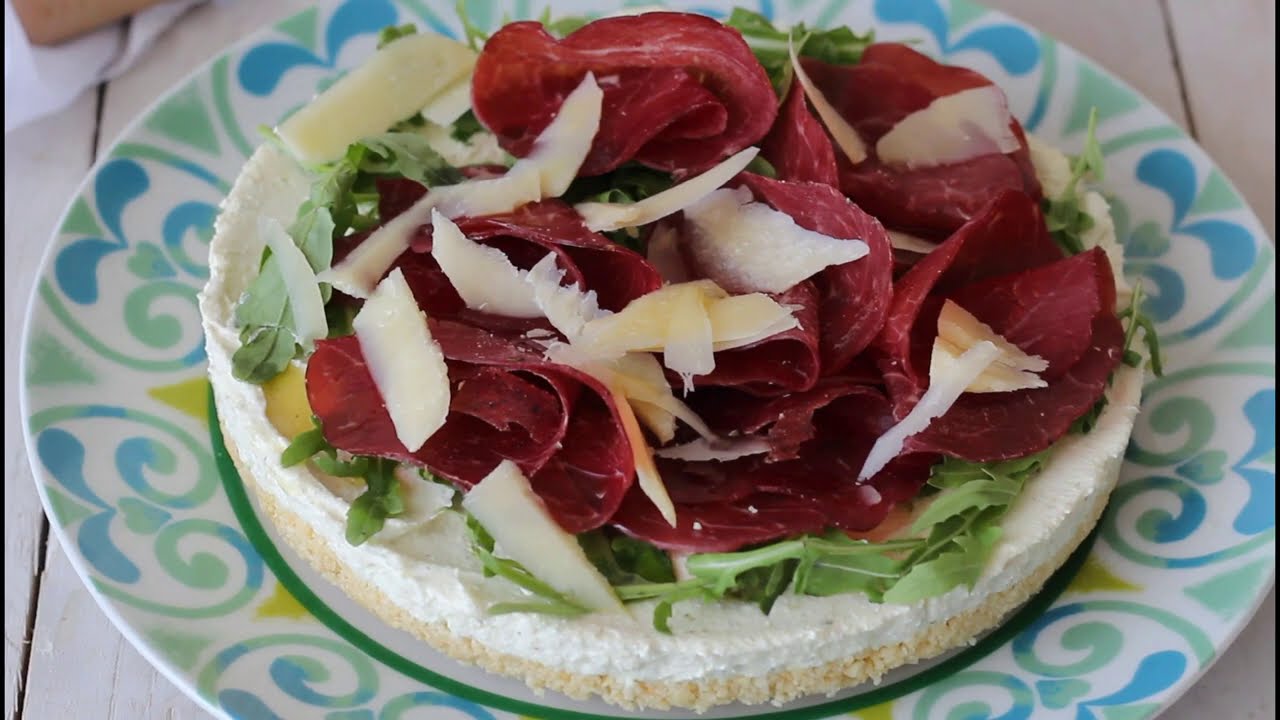 Antipasto per Ferragosto: Cheesecake salata con bresaola e rucola