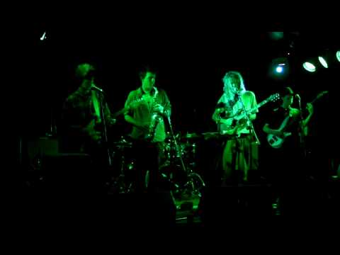 Wagtale - Wine (in a Bedroom with Drums) - (Live a...