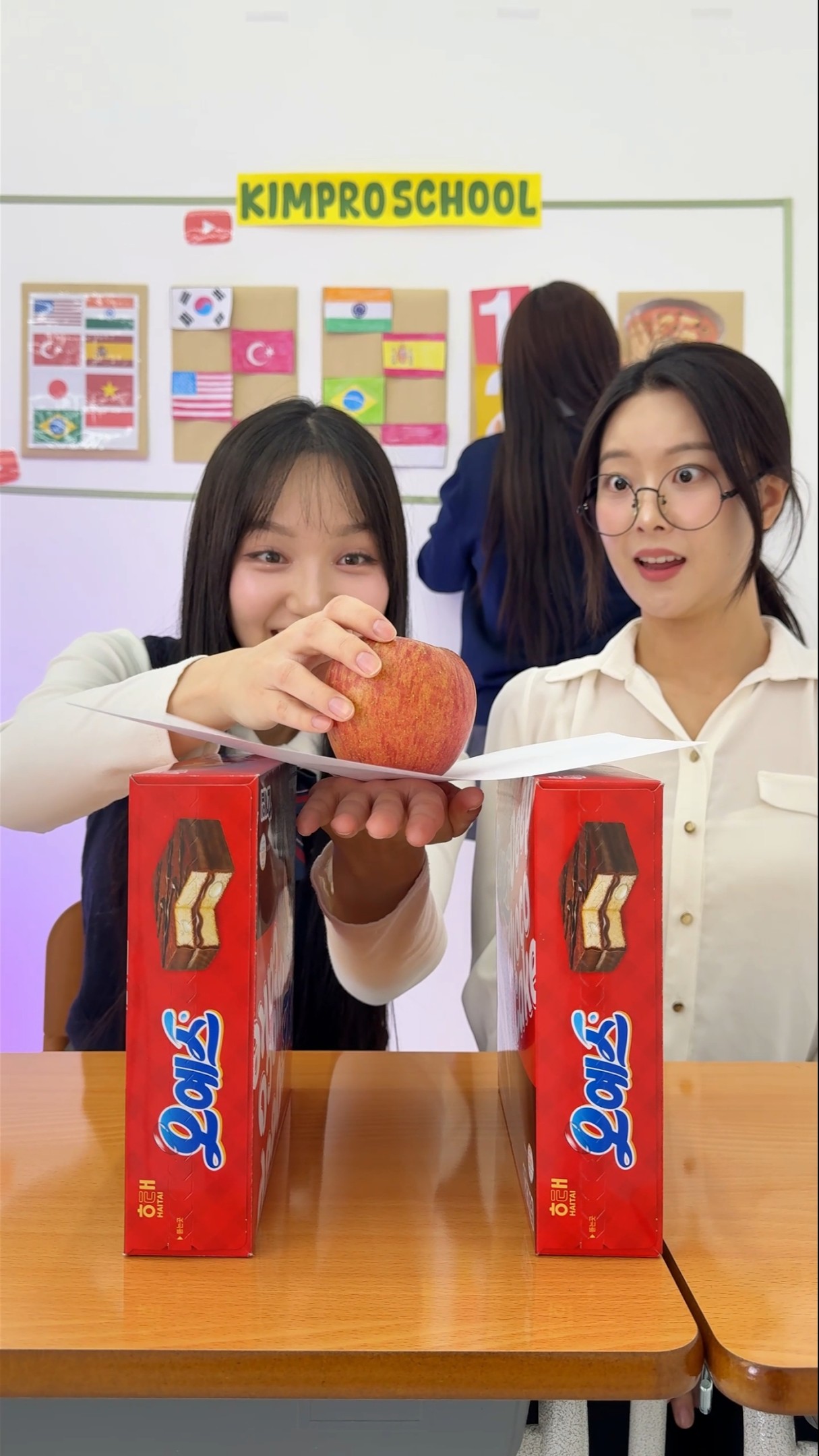 종이에 사과 올리기??